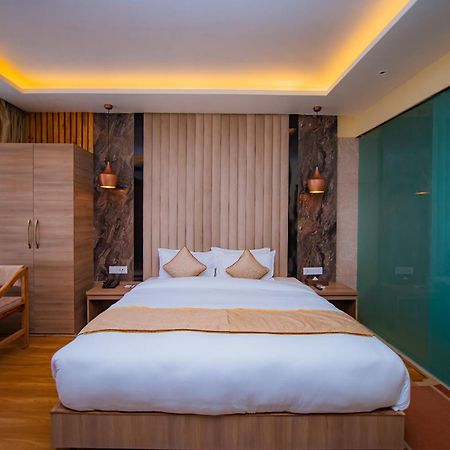 Temple Himalaya Hotel & Spa โพคารา ภายนอก รูปภาพ