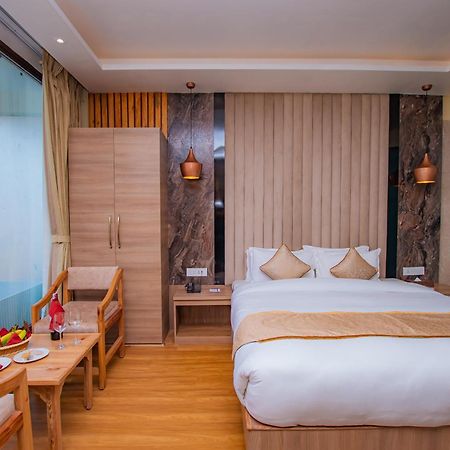 Temple Himalaya Hotel & Spa โพคารา ภายนอก รูปภาพ