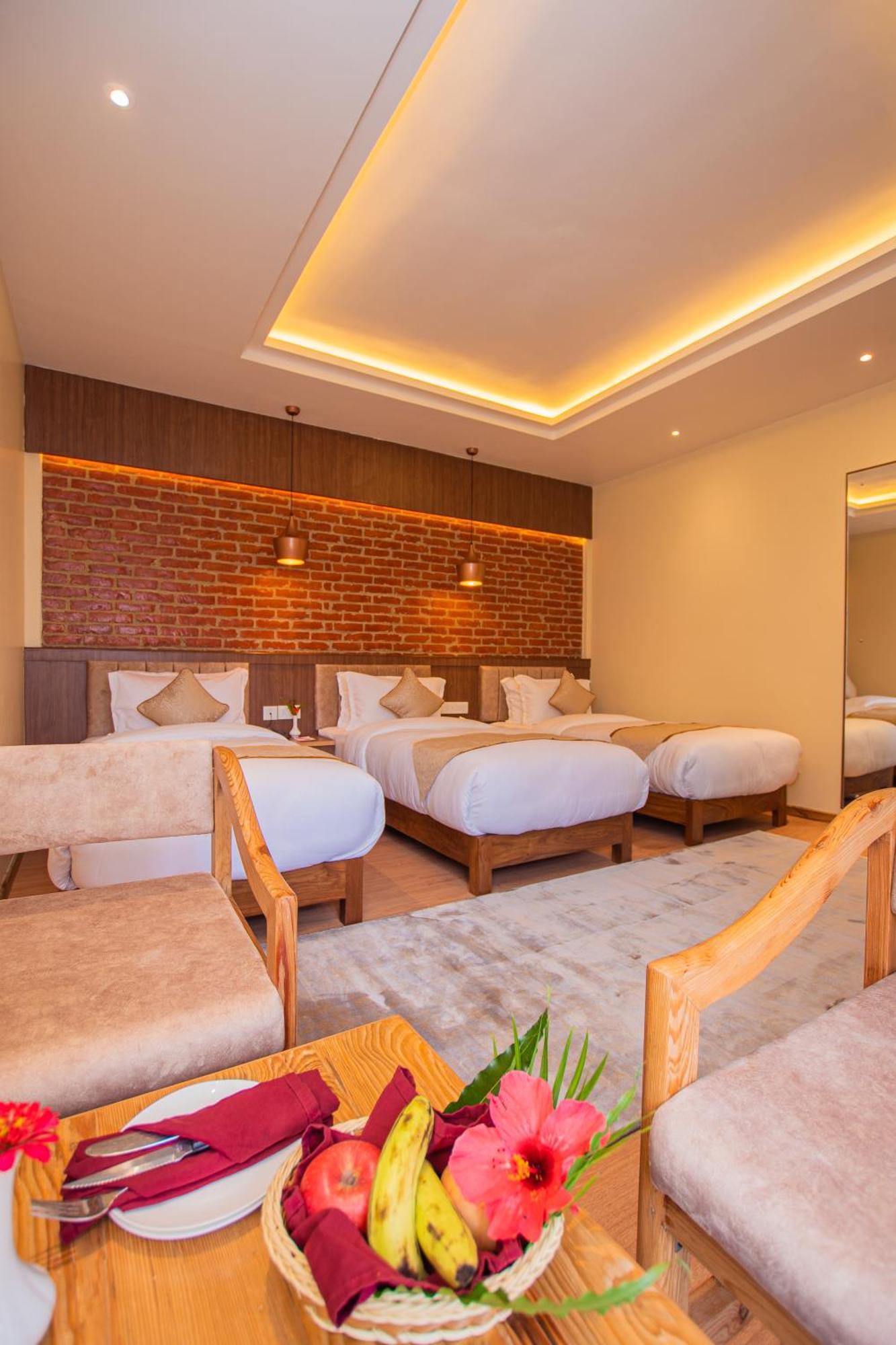 Temple Himalaya Hotel & Spa โพคารา ภายนอก รูปภาพ
