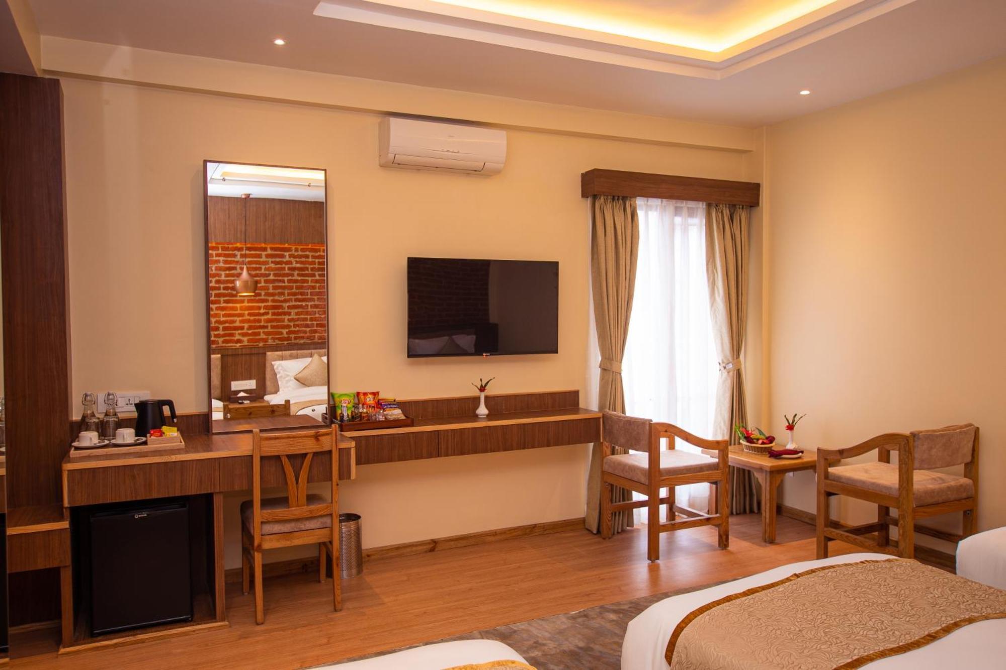 Temple Himalaya Hotel & Spa โพคารา ภายนอก รูปภาพ