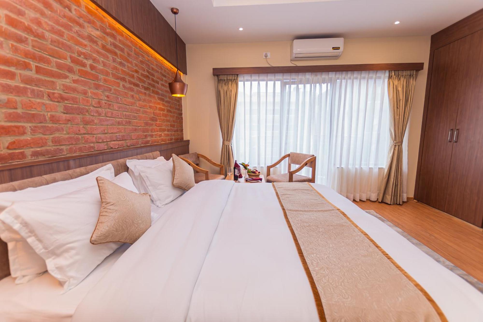 Temple Himalaya Hotel & Spa โพคารา ภายนอก รูปภาพ