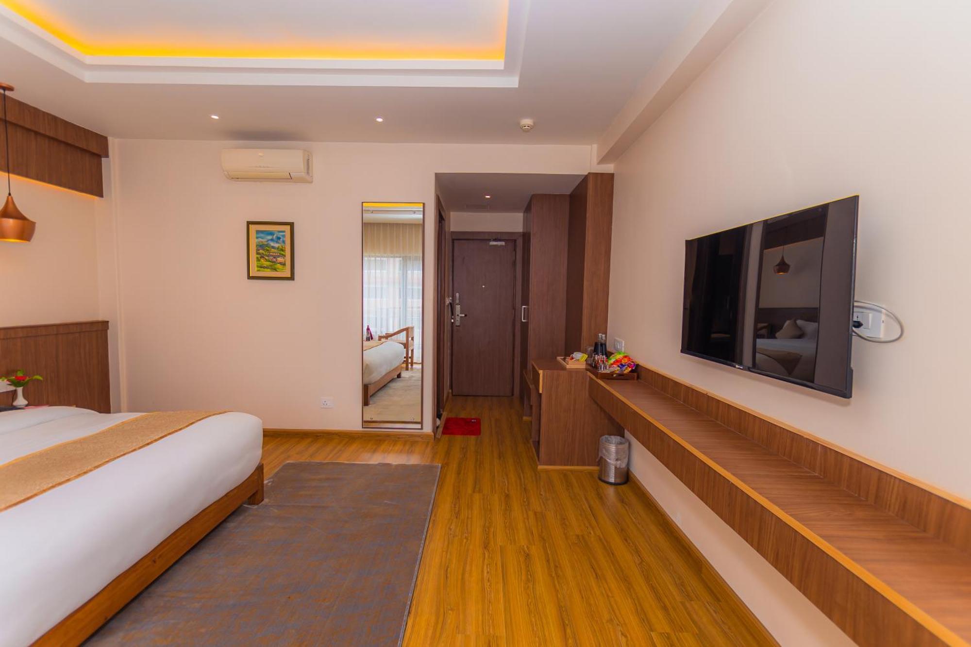 Temple Himalaya Hotel & Spa โพคารา ภายนอก รูปภาพ