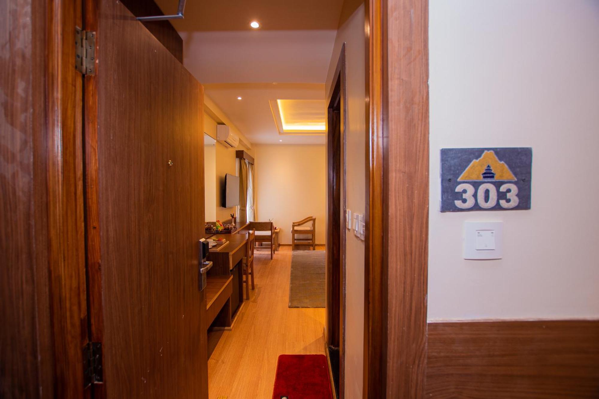 Temple Himalaya Hotel & Spa โพคารา ภายนอก รูปภาพ