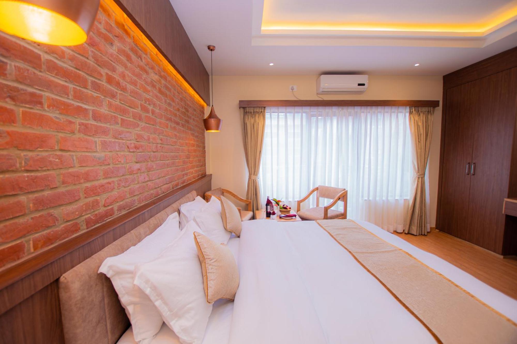 Temple Himalaya Hotel & Spa โพคารา ภายนอก รูปภาพ