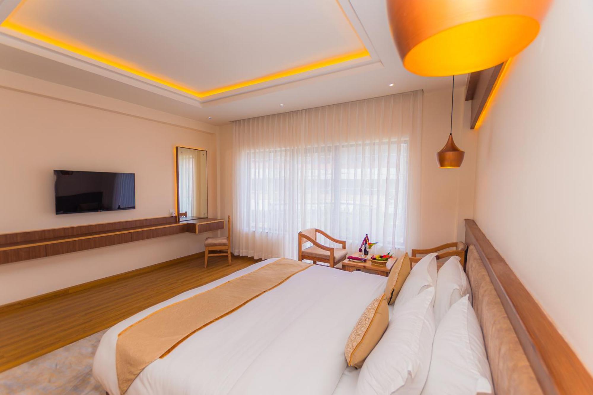 Temple Himalaya Hotel & Spa โพคารา ภายนอก รูปภาพ
