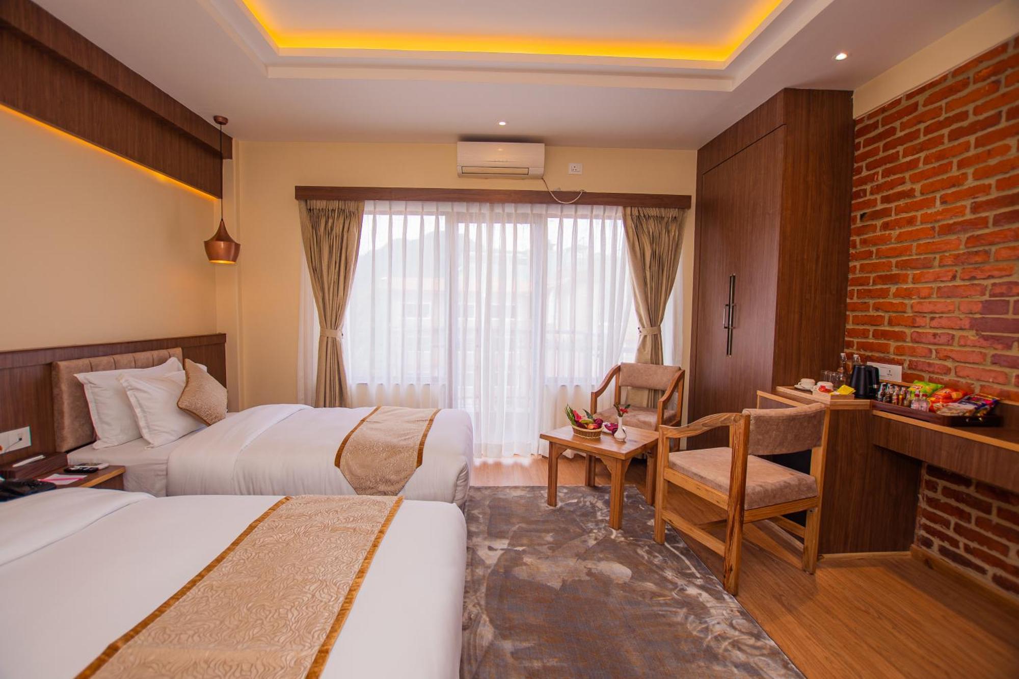Temple Himalaya Hotel & Spa โพคารา ภายนอก รูปภาพ