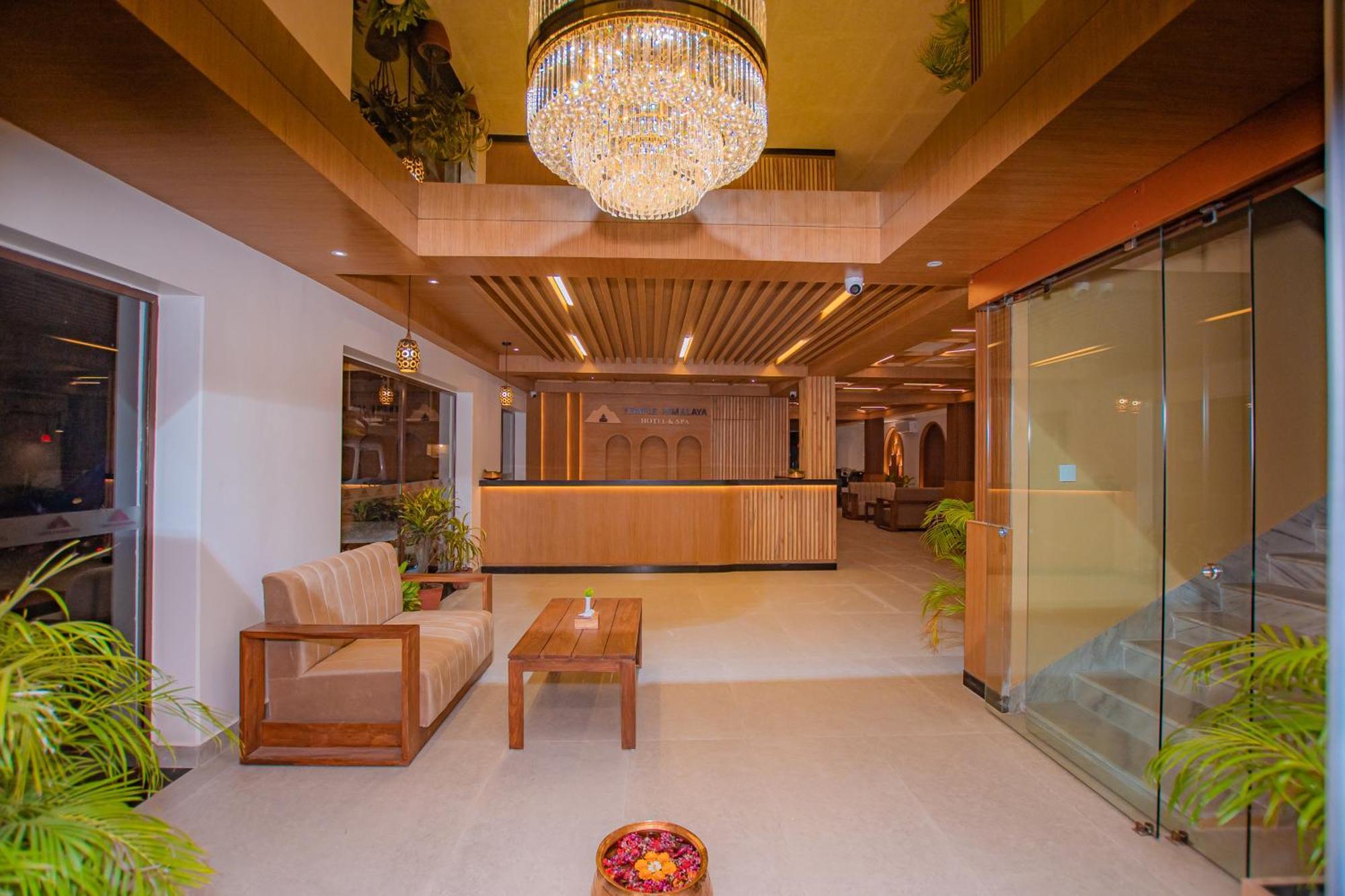 Temple Himalaya Hotel & Spa โพคารา ภายนอก รูปภาพ