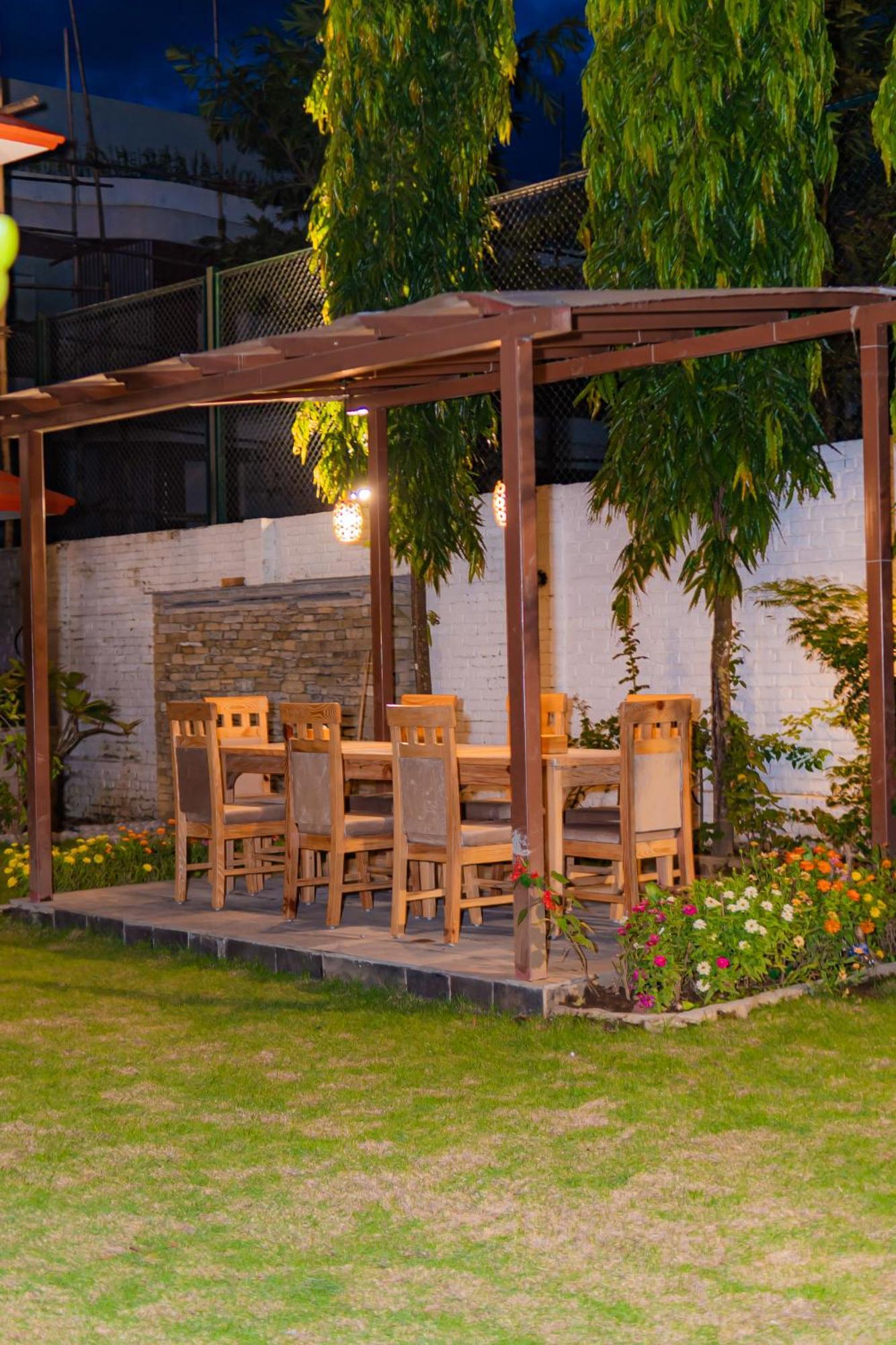Temple Himalaya Hotel & Spa โพคารา ภายนอก รูปภาพ