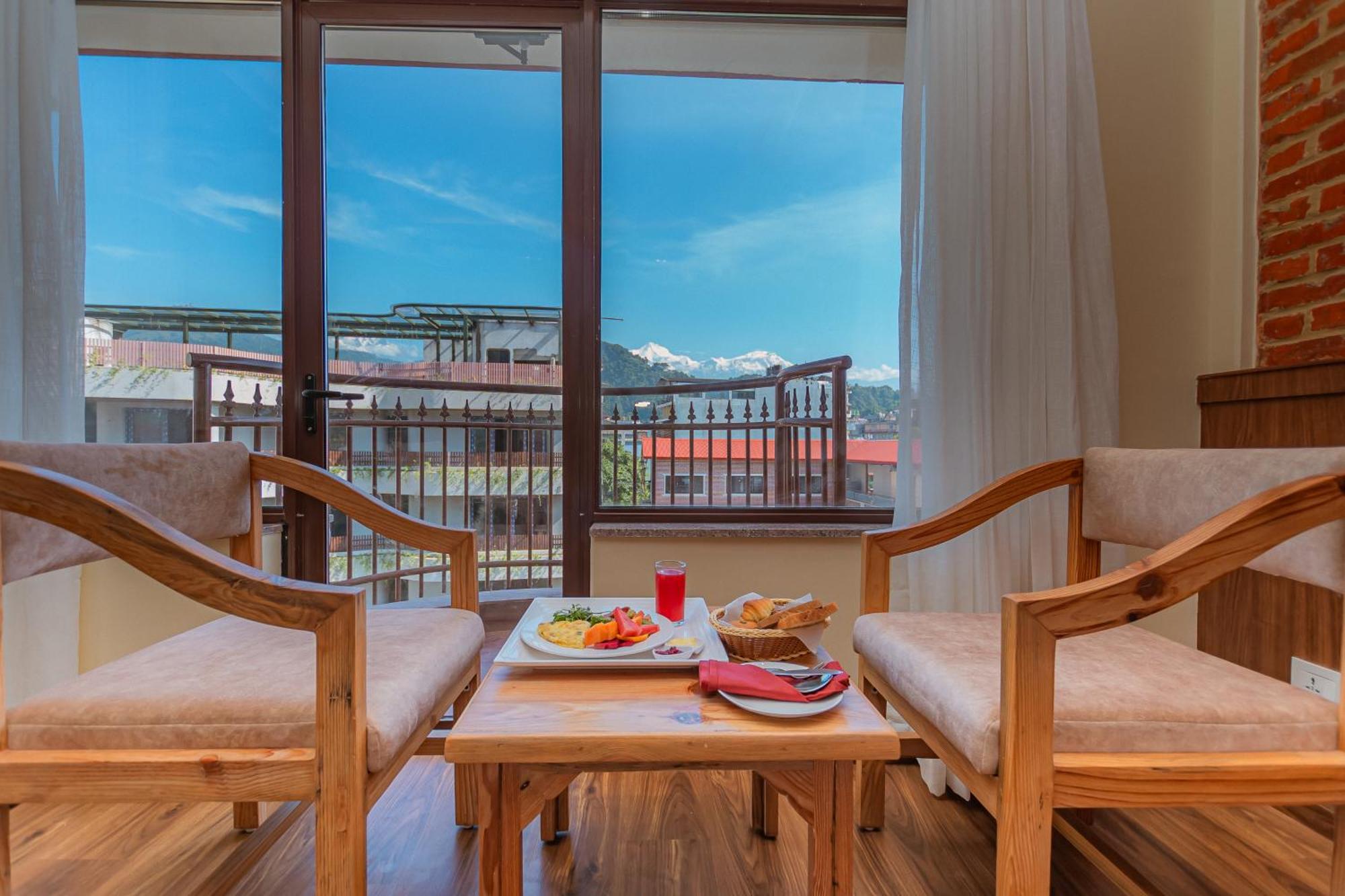 Temple Himalaya Hotel & Spa โพคารา ภายนอก รูปภาพ