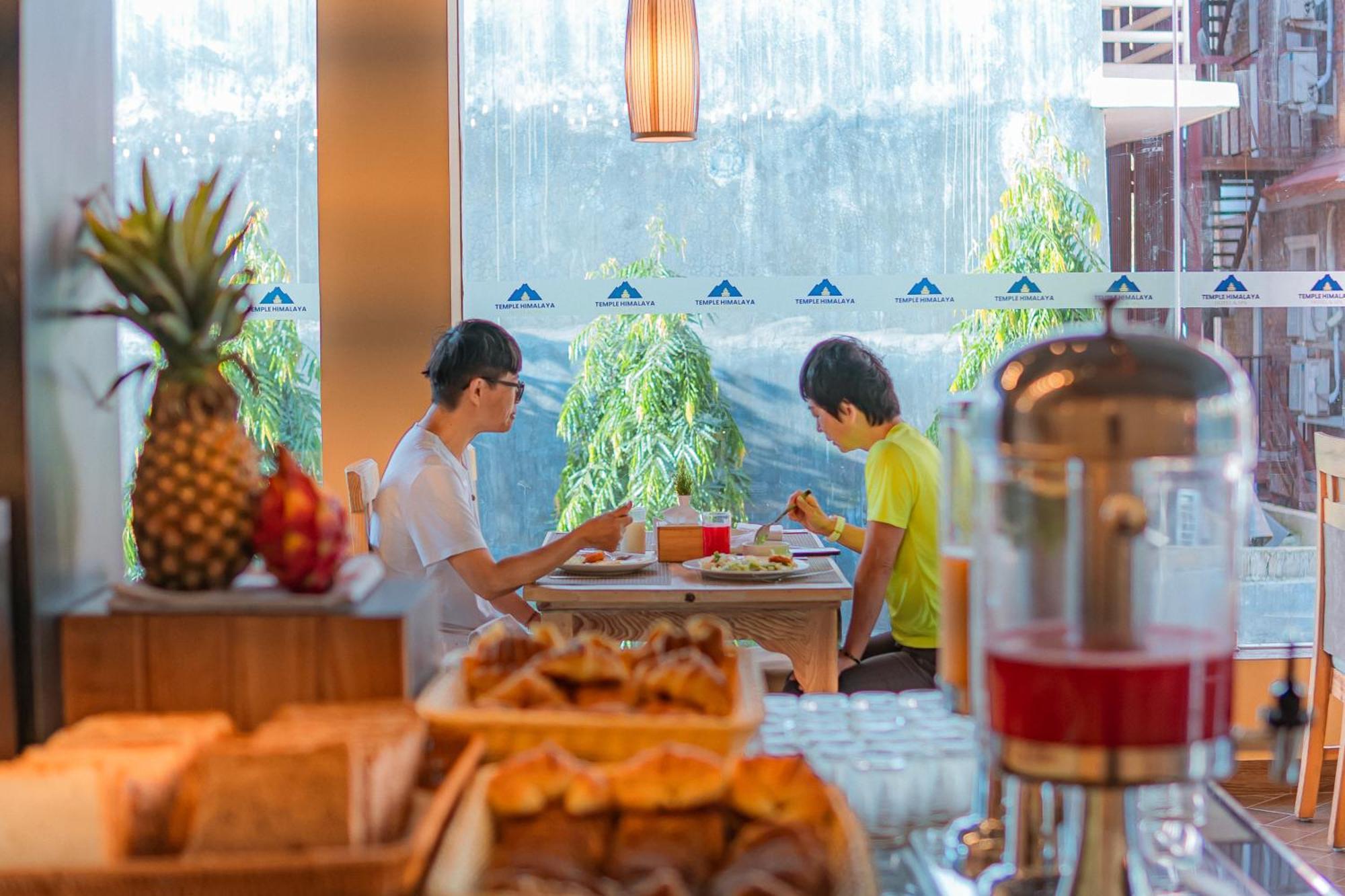 Temple Himalaya Hotel & Spa โพคารา ภายนอก รูปภาพ