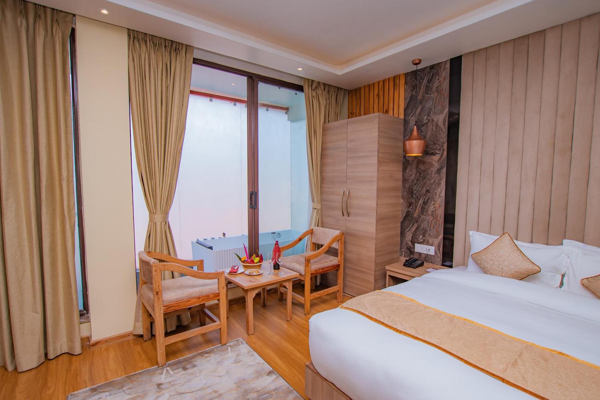 Temple Himalaya Hotel & Spa โพคารา ภายนอก รูปภาพ