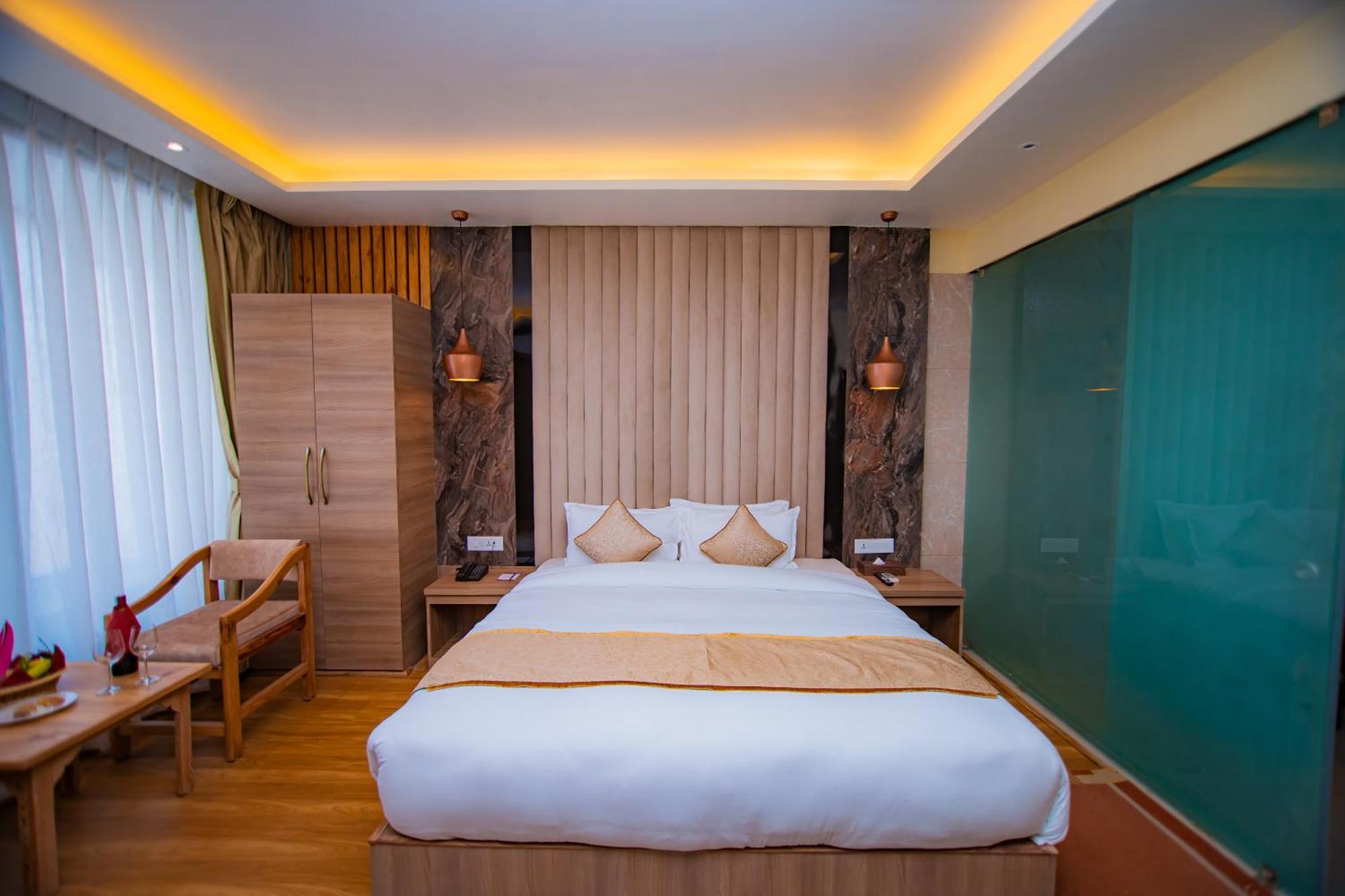 Temple Himalaya Hotel & Spa โพคารา ภายนอก รูปภาพ