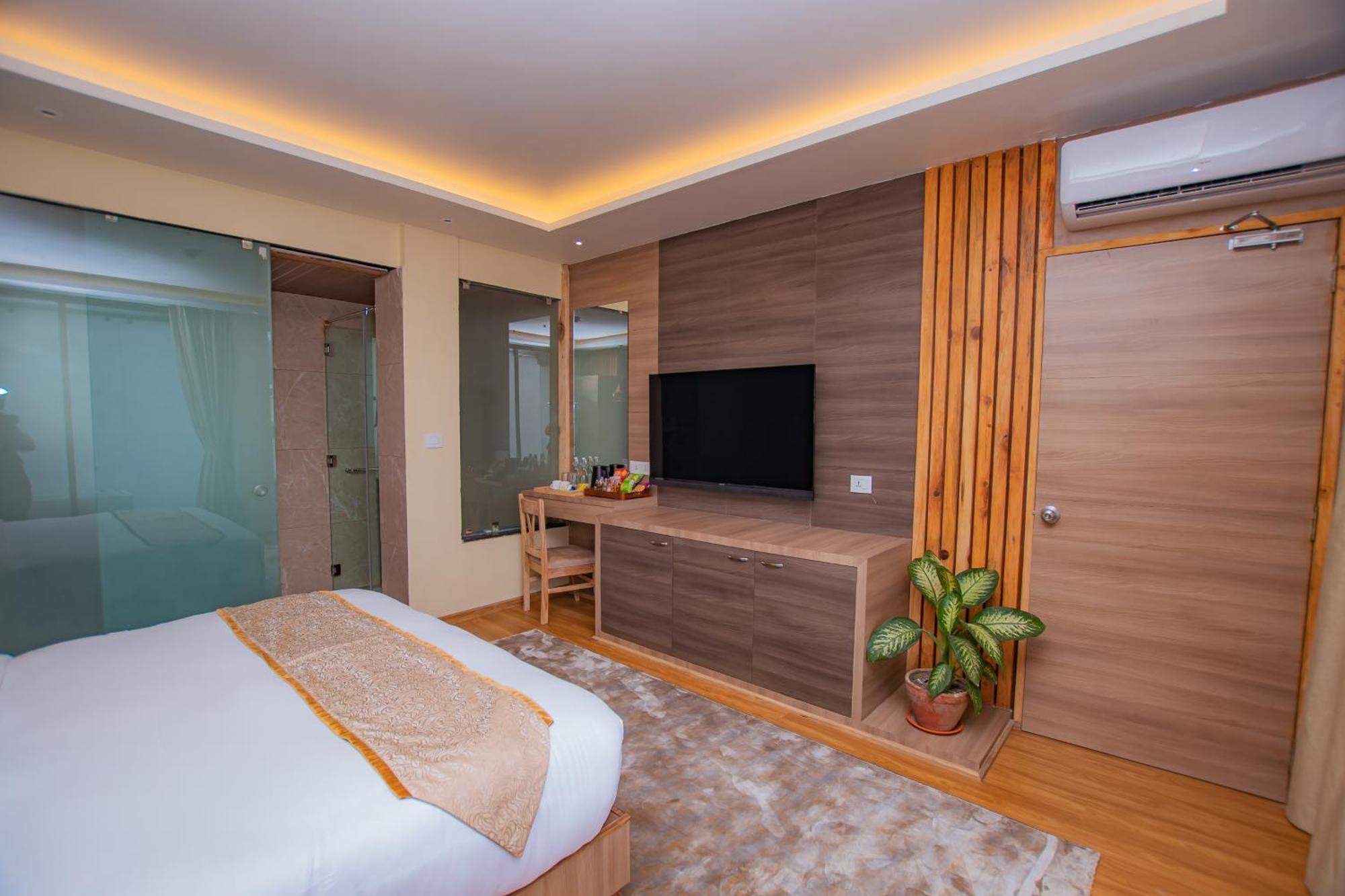 Temple Himalaya Hotel & Spa โพคารา ภายนอก รูปภาพ