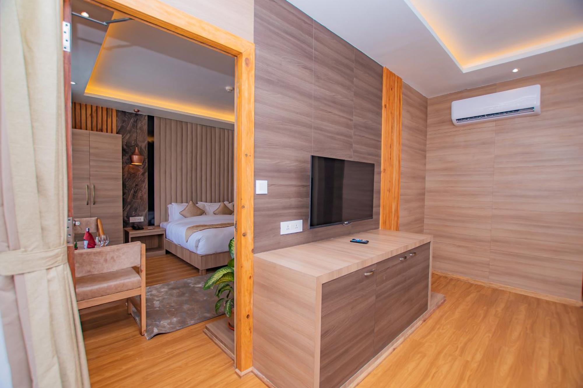 Temple Himalaya Hotel & Spa โพคารา ภายนอก รูปภาพ