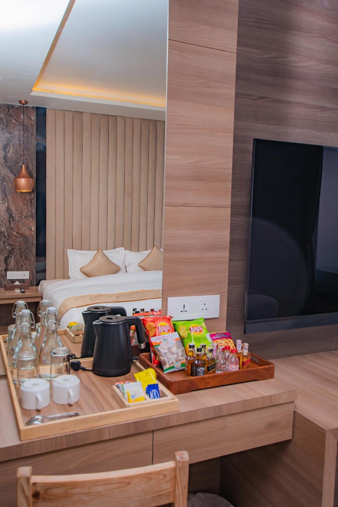 Temple Himalaya Hotel & Spa โพคารา ภายนอก รูปภาพ