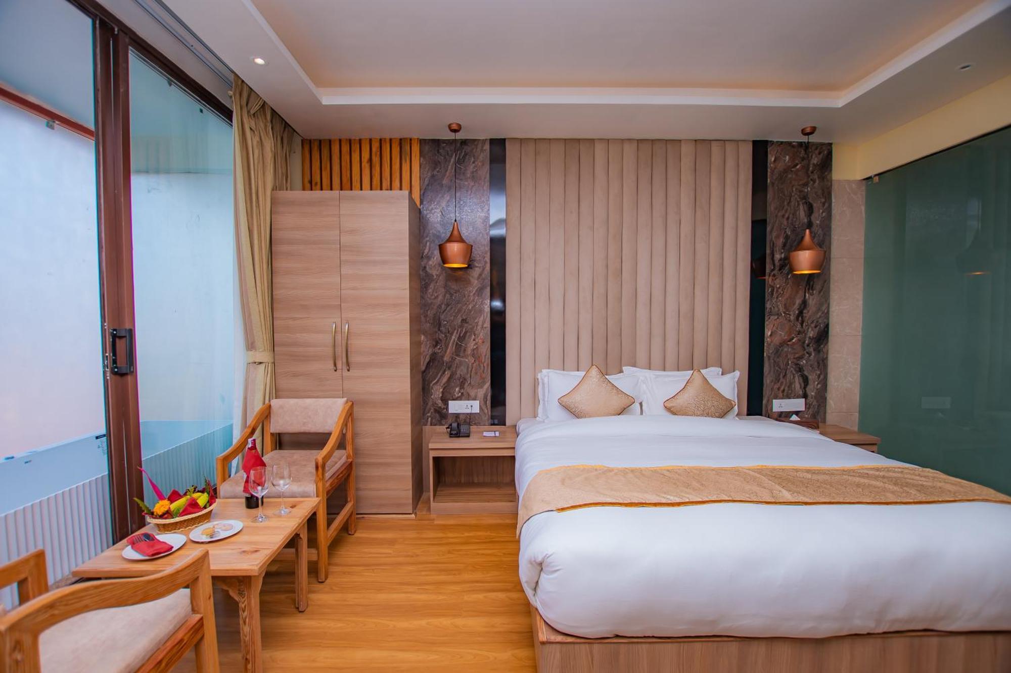 Temple Himalaya Hotel & Spa โพคารา ภายนอก รูปภาพ