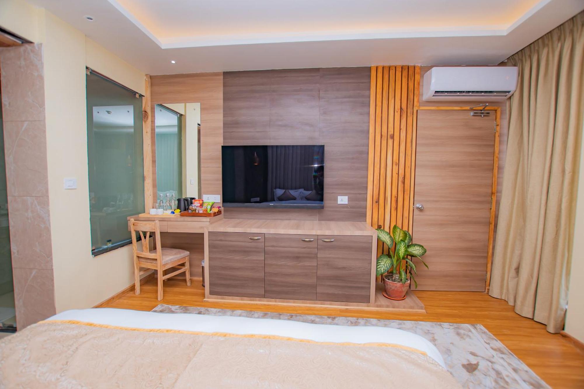 Temple Himalaya Hotel & Spa โพคารา ภายนอก รูปภาพ