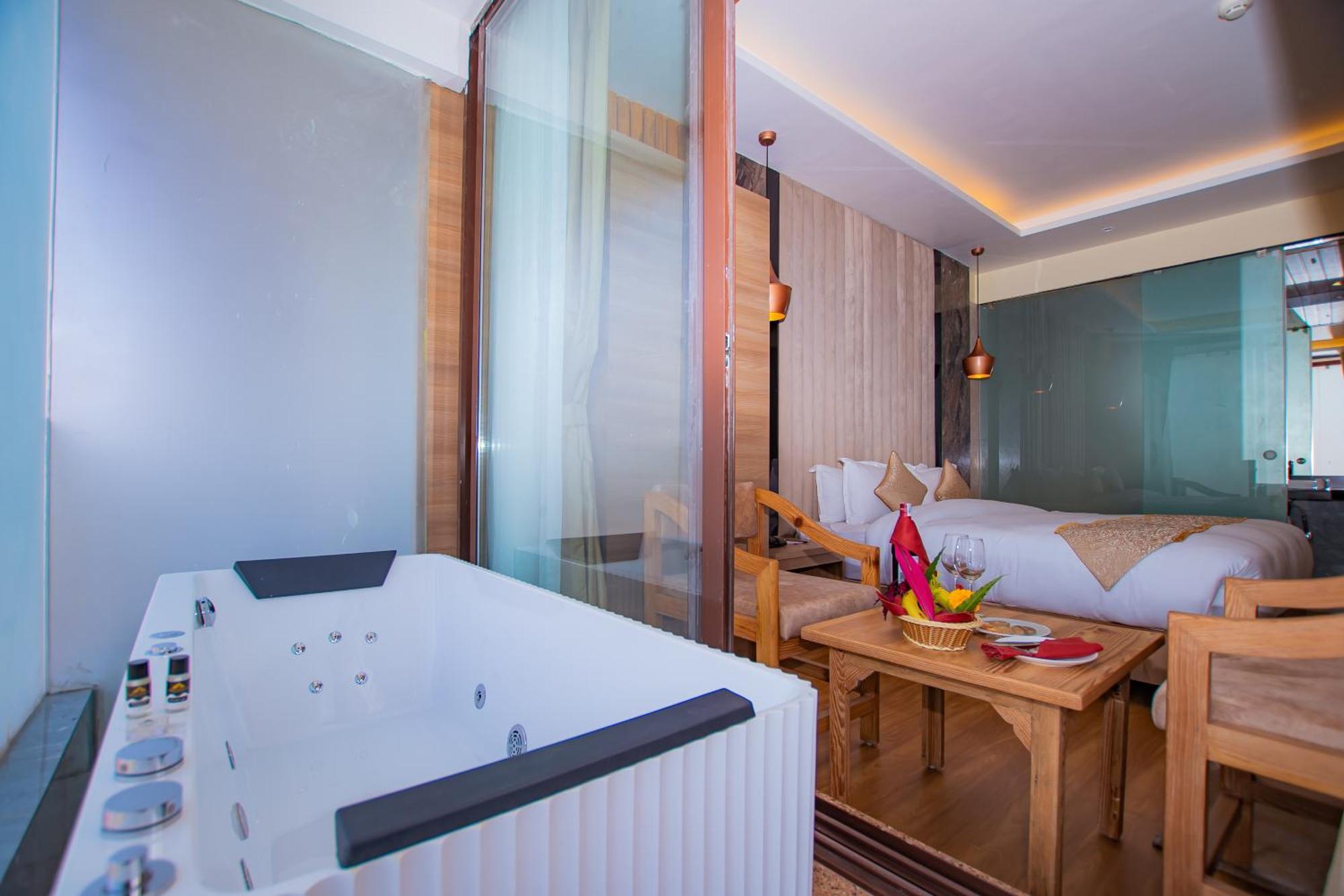 Temple Himalaya Hotel & Spa โพคารา ภายนอก รูปภาพ