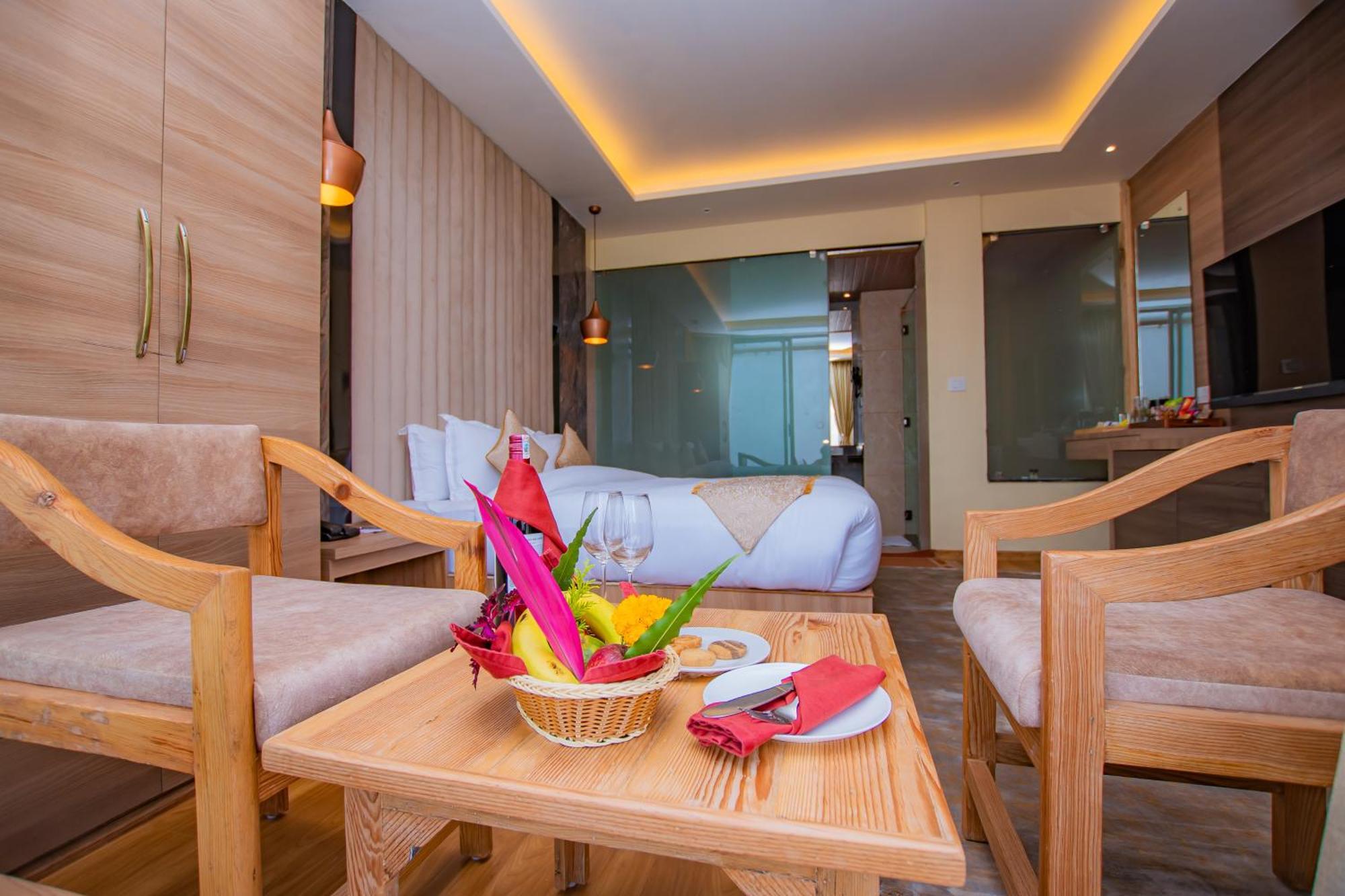 Temple Himalaya Hotel & Spa โพคารา ภายนอก รูปภาพ