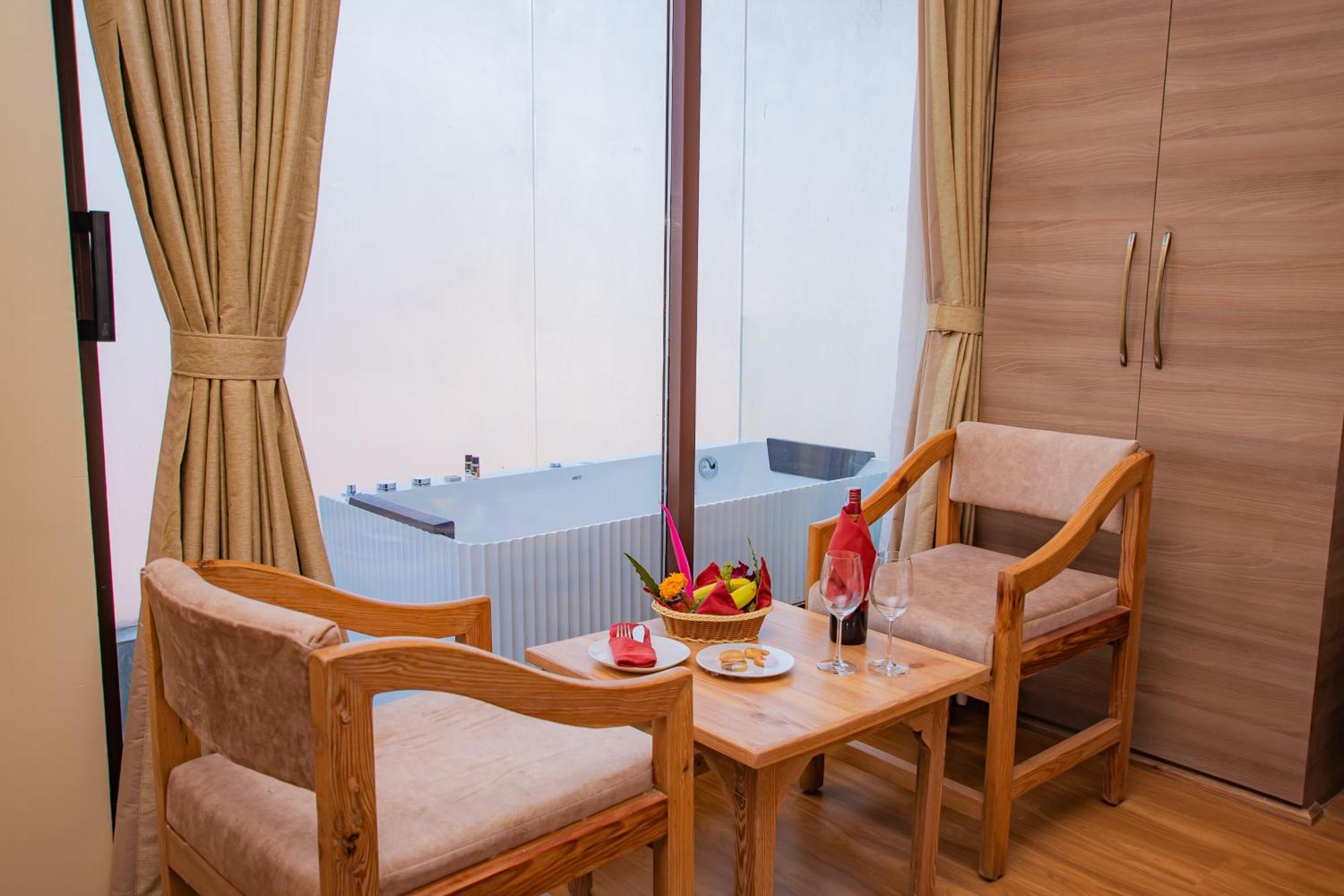 Temple Himalaya Hotel & Spa โพคารา ภายนอก รูปภาพ