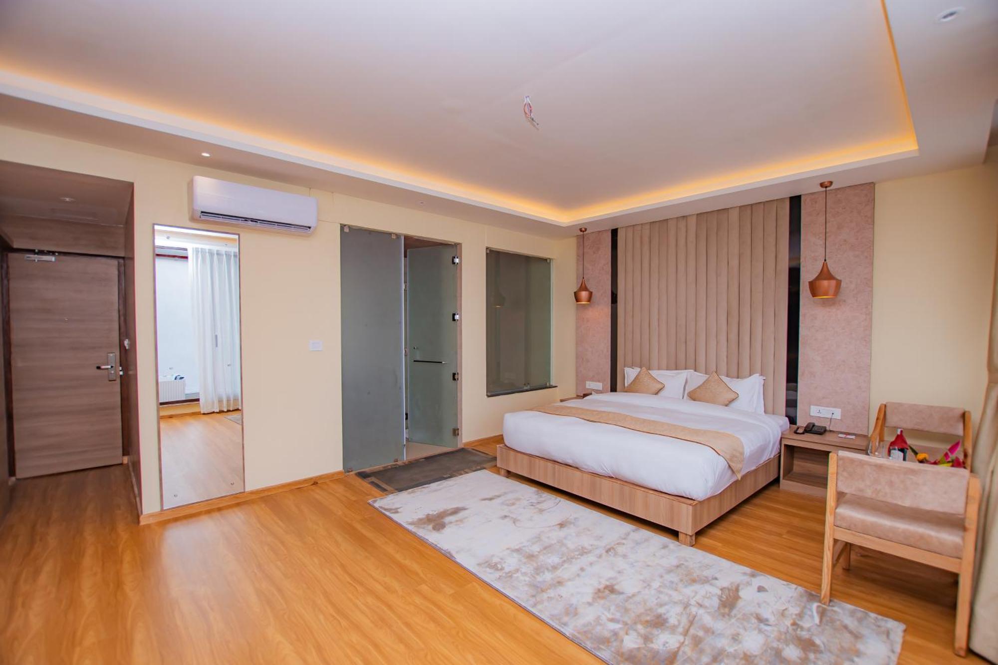 Temple Himalaya Hotel & Spa โพคารา ภายนอก รูปภาพ