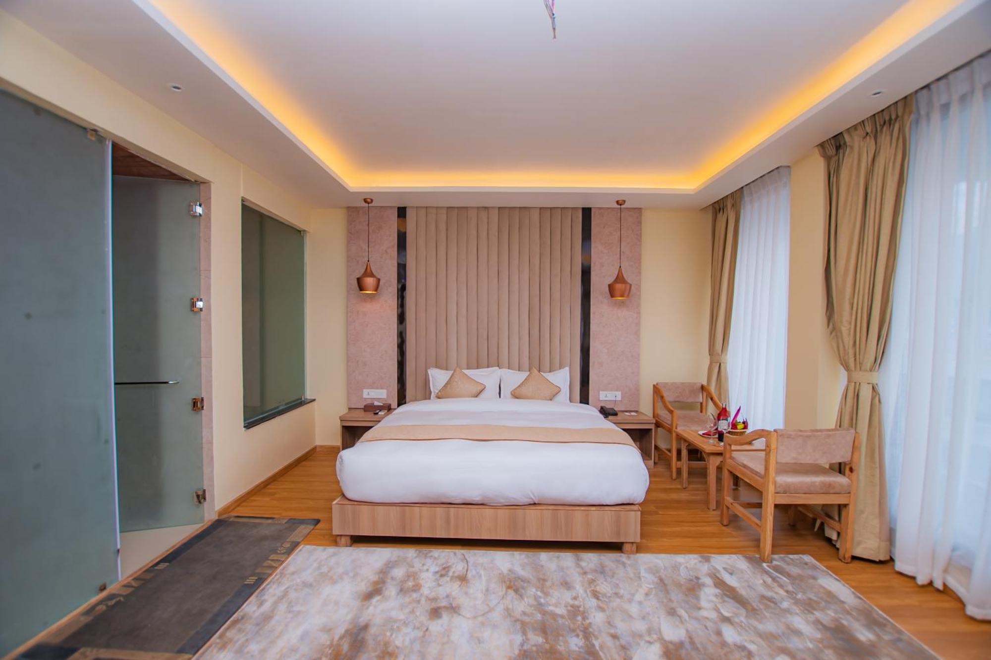 Temple Himalaya Hotel & Spa โพคารา ภายนอก รูปภาพ