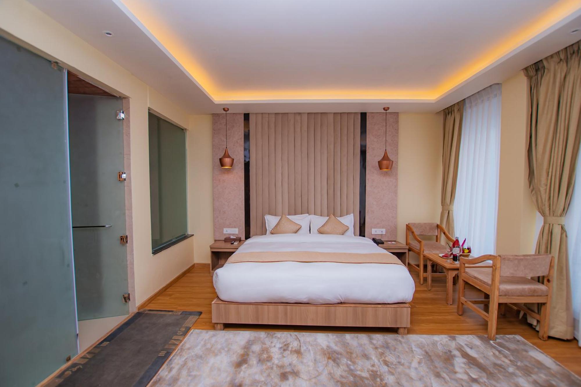 Temple Himalaya Hotel & Spa โพคารา ภายนอก รูปภาพ