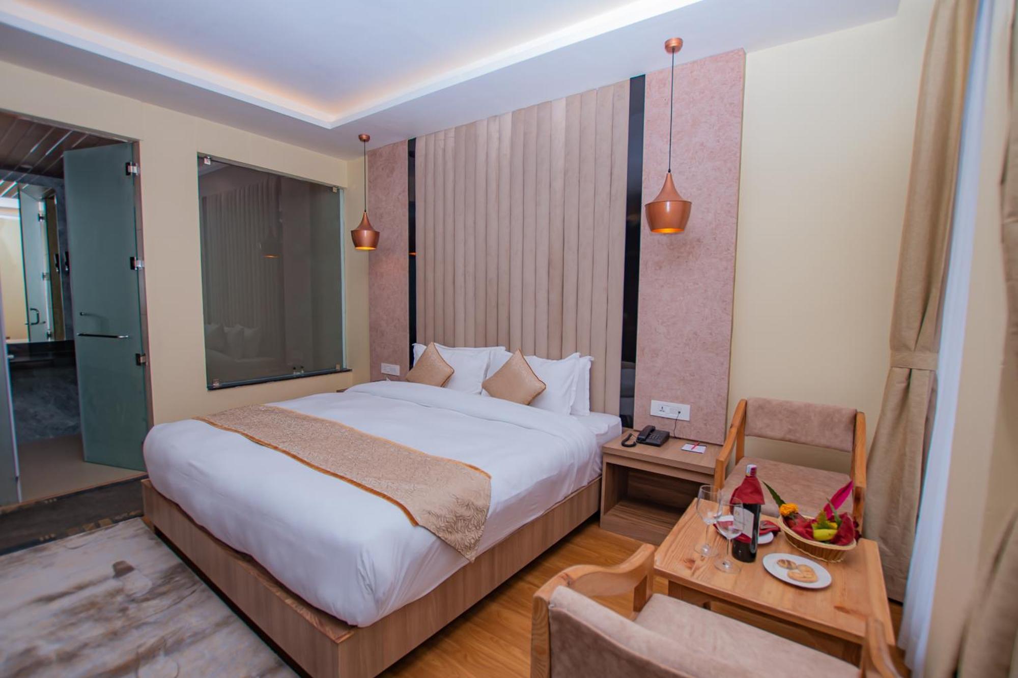 Temple Himalaya Hotel & Spa โพคารา ภายนอก รูปภาพ