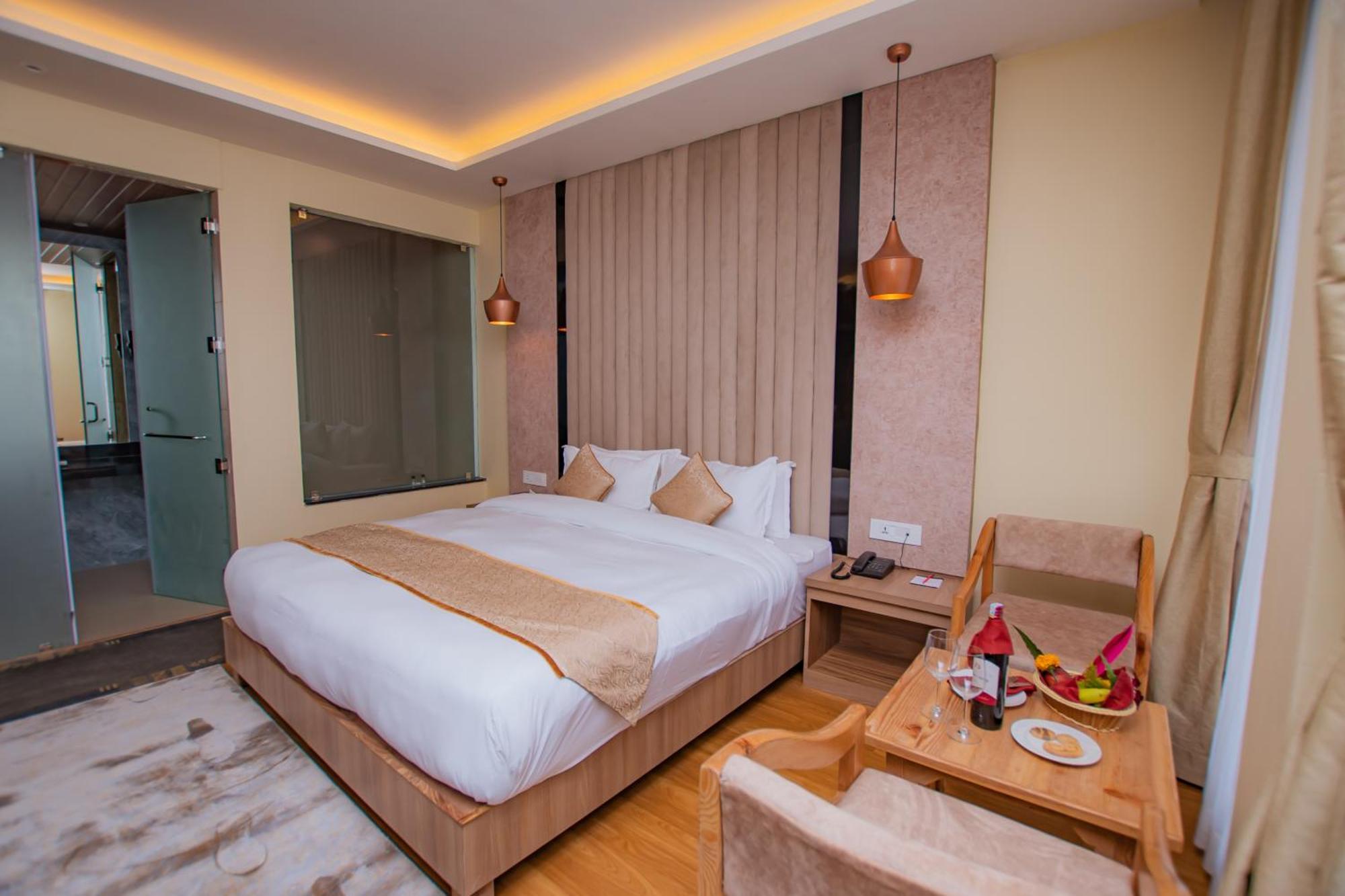 Temple Himalaya Hotel & Spa โพคารา ภายนอก รูปภาพ