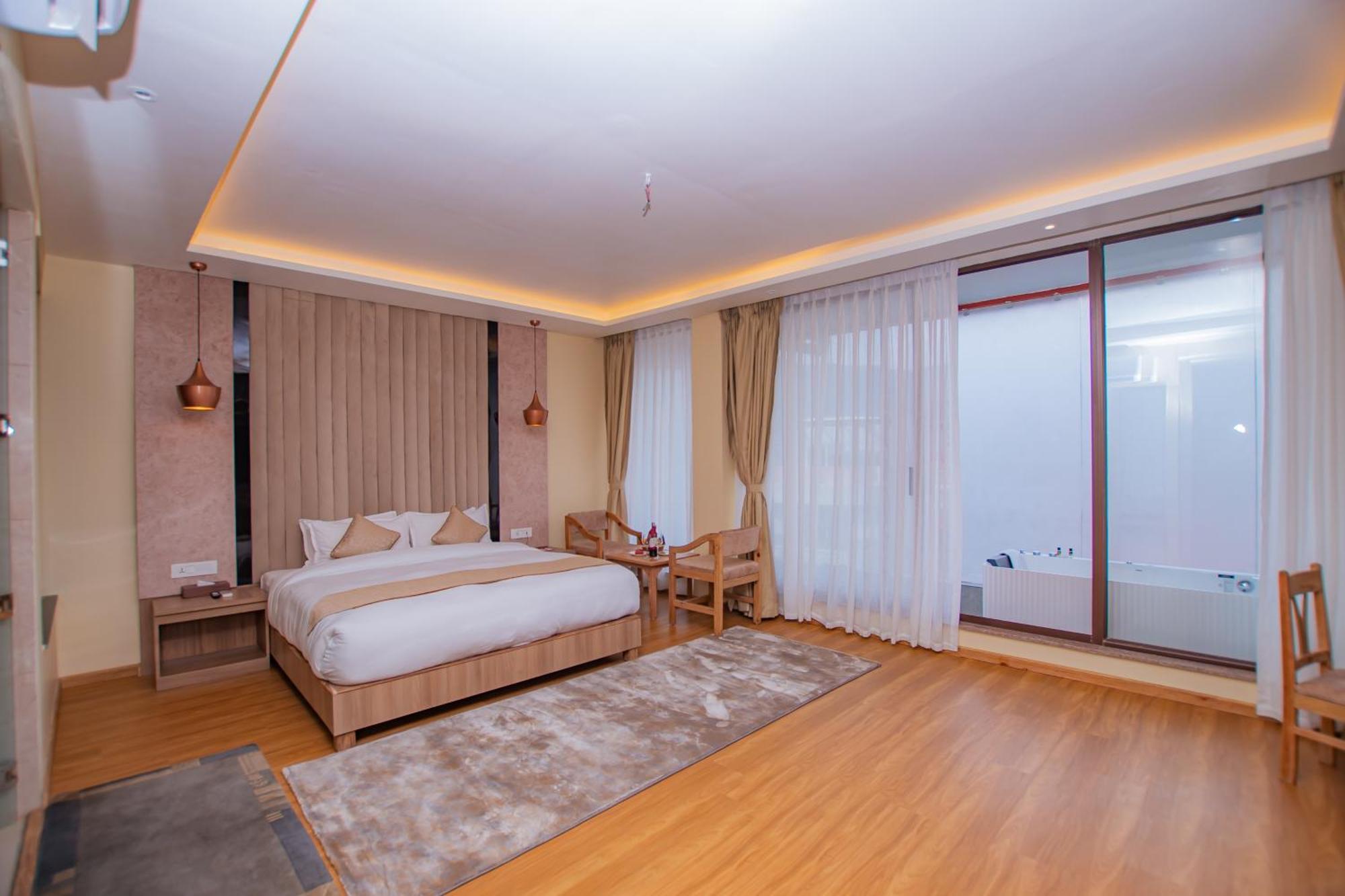 Temple Himalaya Hotel & Spa โพคารา ภายนอก รูปภาพ
