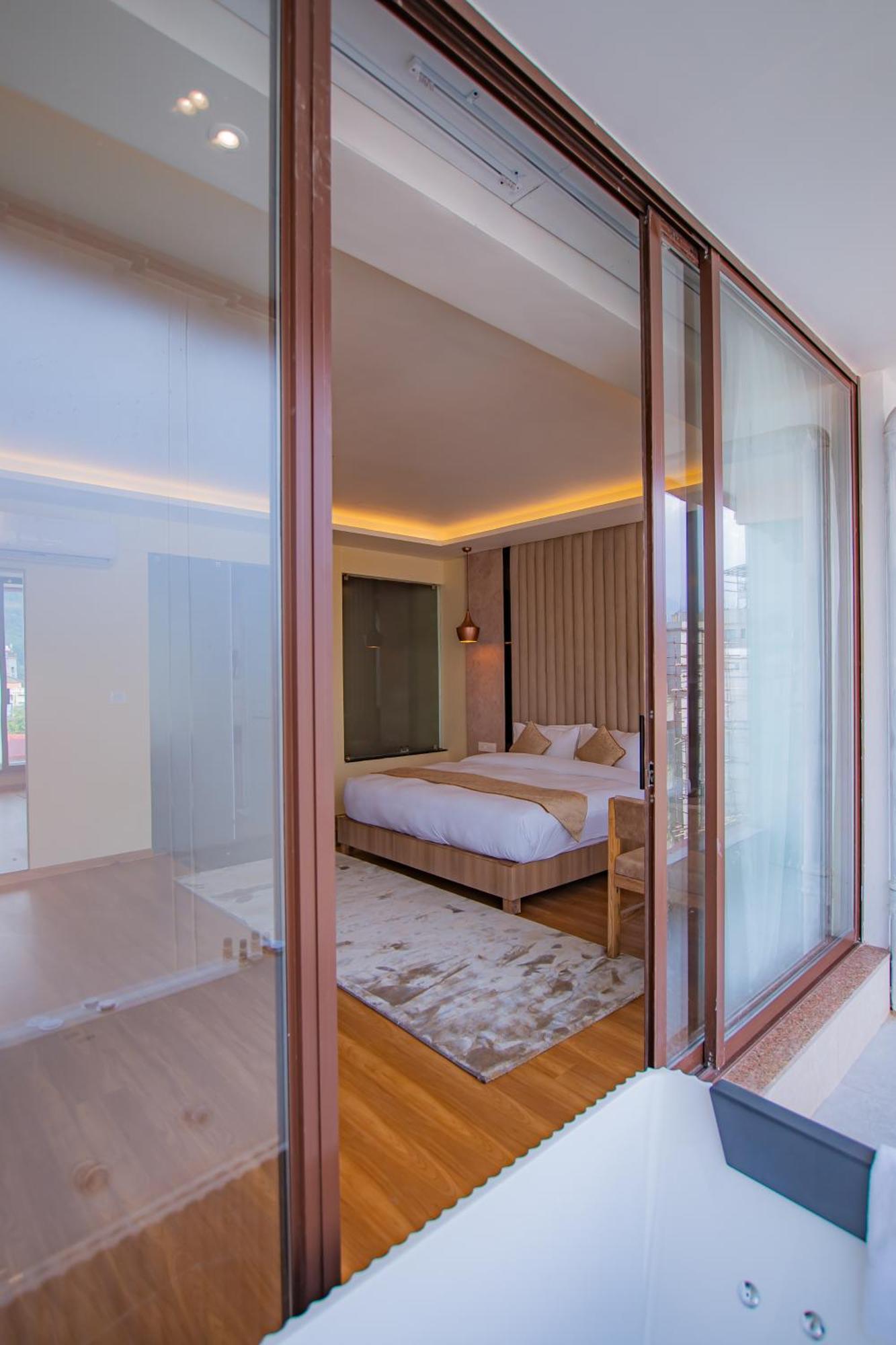 Temple Himalaya Hotel & Spa โพคารา ภายนอก รูปภาพ